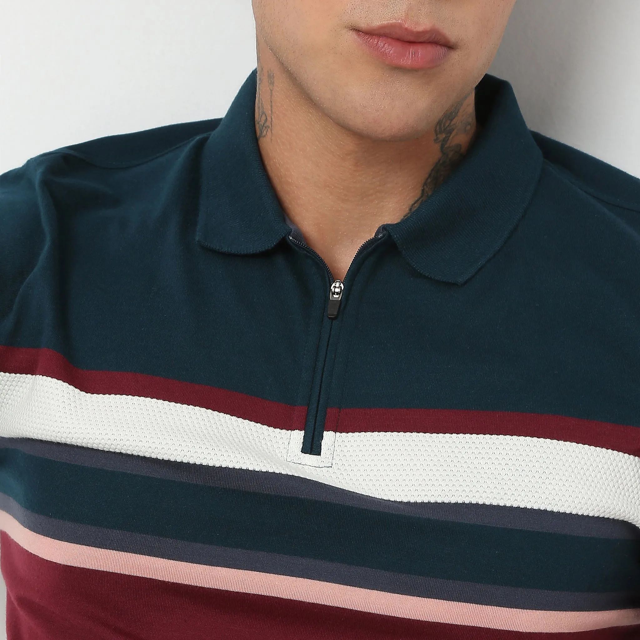 Weekend Polo™ - Exclusive Jacquard Stripes Pattern Zip Neck Regular Fit Polo T-Shirt